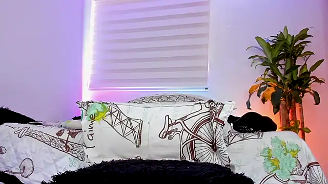 Snapshot of aldrinwhite chatting on October 2025 05:55:02 PM aldrinwhite online show from October 2025 05:55:02 PM