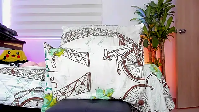 Snapshot of aldrinwhite chatting on October 2025 05:14:02 PM aldrinwhite online show from October 2025 05:14:02 PM