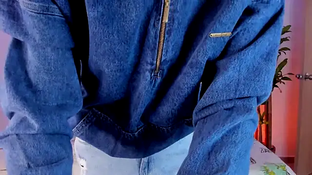 Snapshot of aldrinwhite chatting on October 2025 05:15:02 PM aldrinwhite online show from October 2025 05:15:02 PM