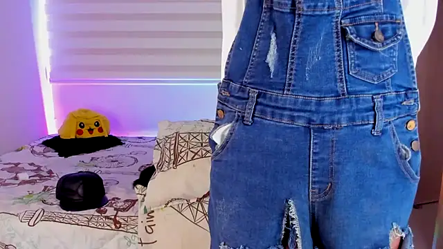 Snapshot of aldrinwhite chatting on October 2025 05:46:02 PM aldrinwhite online show from October 2025 05:46:02 PM