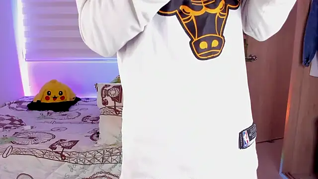 Snapshot of aldrinwhite chatting on October 2025 05:46:01 PM aldrinwhite online show from October 2025 05:46:01 PM