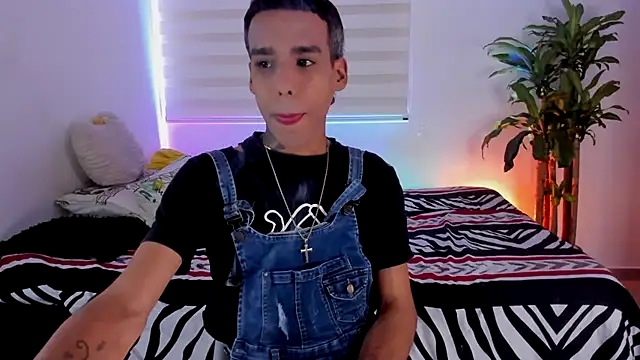 Snapshot of aldrinwhite chatting on November 2025 05:48:02 PM aldrinwhite online show from November 2025 05:48:02 PM