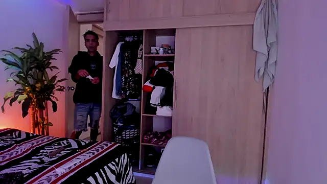 Snapshot of aldrinwhite chatting on November 2025 06:53:02 PM aldrinwhite online show from November 2025 06:53:02 PM