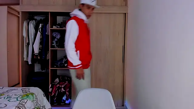 Snapshot of aldrinwhite chatting on November 2025 05:11:01 PM aldrinwhite online show from November 2025 05:11:01 PM