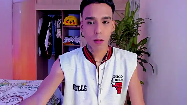 Snapshot of aldrinwhite chatting on November 2025 06:13:01 PM aldrinwhite online show from November 2025 06:13:01 PM