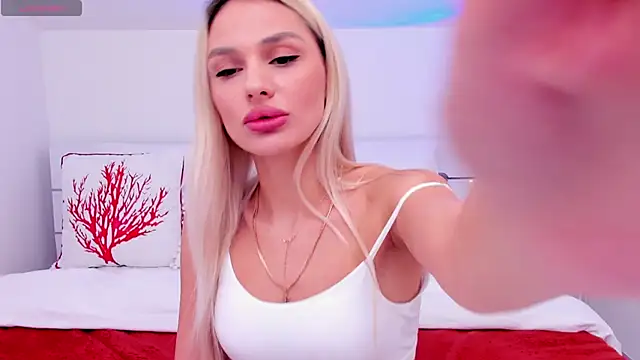 Snapshot of MissLoou chatting on January 2025 06:27:02 AM MissLoou online show from January 2025 06:27:02 AM