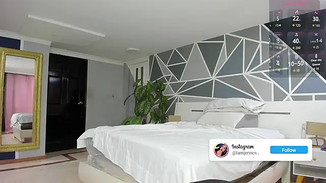 charolbruce 1 online show from October 2025 12:03:01 PM