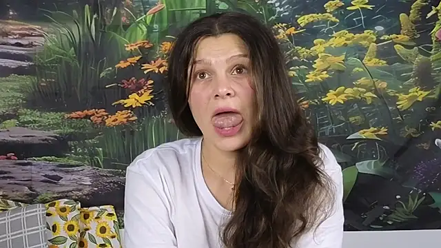 Snapshot of MadameDeFeu chatting on October 2025 12:02:02 PM MadameDeFeu online show from October 2025 12:02:02 PM