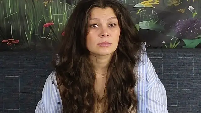 Snapshot of MadameDeFeu chatting on November 2025 10:54:01 AM MadameDeFeu online show from November 2025 10:54:01 AM