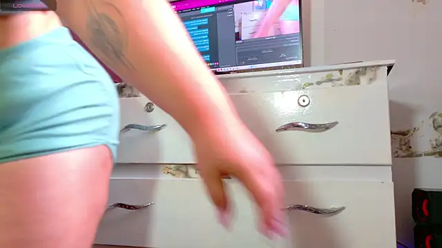 Snapshot of Gaby_Vegaa chatting on October 2025 10:10:01 PM Gaby Vegaa online show from October 2025 10:10:01 PM