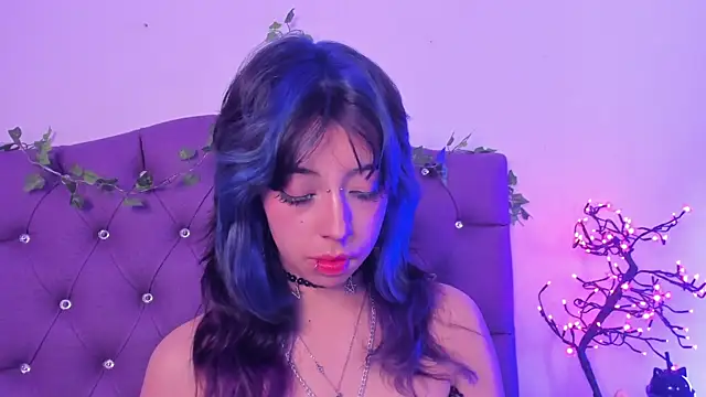 Nyx nayla online show from December 2024 06:25:01 PM
