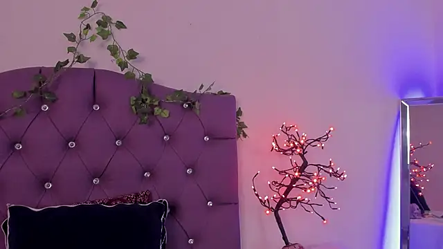 Nyx nayla online show from December 2024 05:22:02 PM