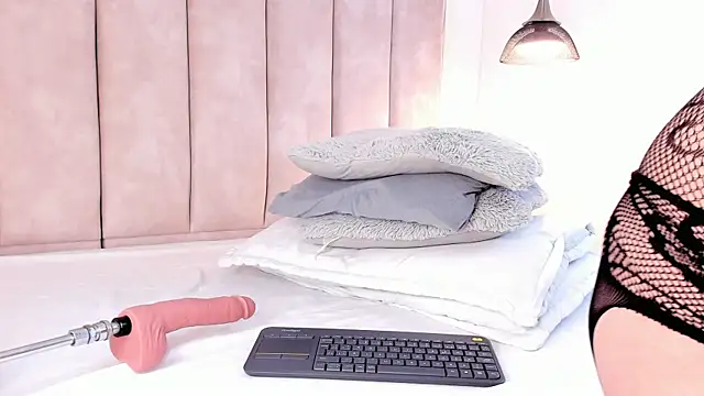 Snapshot of Julieta_Jane chatting on October 2025 03:47:02 AM Julieta Jane online show from October 2025 03:47:02 AM