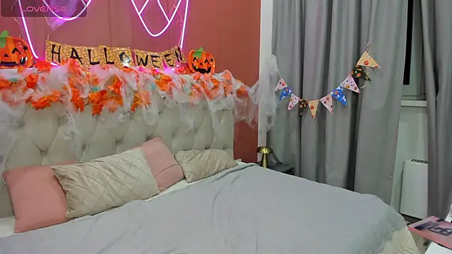 Snapshot of MonikaCharming chatting on October 2025 12:43:02 AM MonikaCharming online show from October 2025 12:43:02 AM