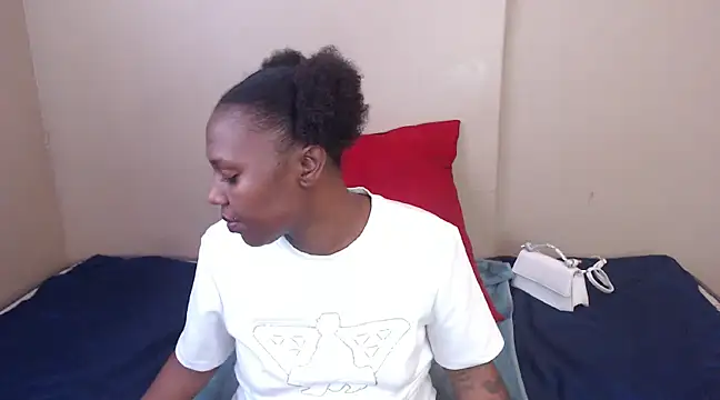 Snapshot of YourDreamLady22 chatting on December 2024 10:28:02 AM YourDreamLady22 online show from December 2024 10:28:02 AM