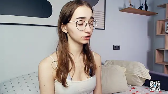 PollyBeev online show from October 2025 07:30:02 AM