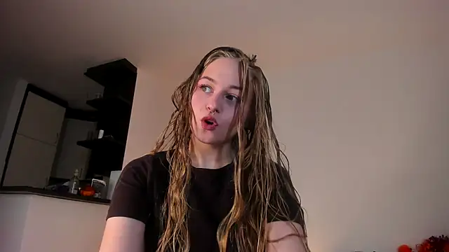 MiaMews online show from October 2025 11:22:01 AM