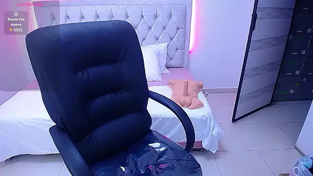 Amber hot22 online show from December 2024 10:08:02 PM