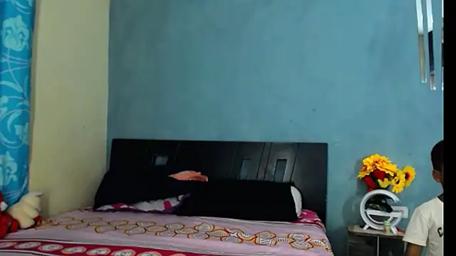 Madison  12 online show from March 2025 03:22:01 AM