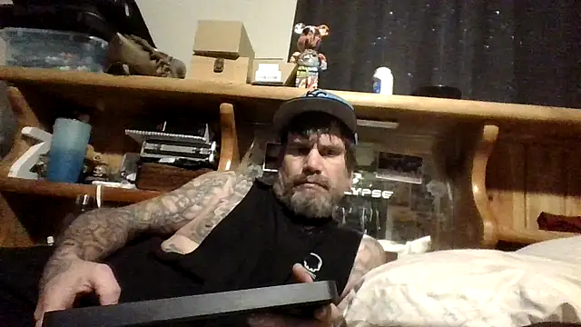 Snapshot of clitstitsandbongrips chatting on October 2025 02:52:02 PM clitstitsandbongrips online show from October 2025 02:52:02 PM