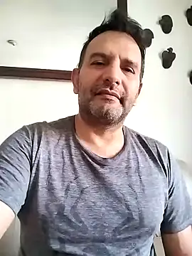 Snapshot of RogueTraveler chatting on January 2025 02:42:02 PM RogueTraveler online show from January 2025 02:42:02 PM