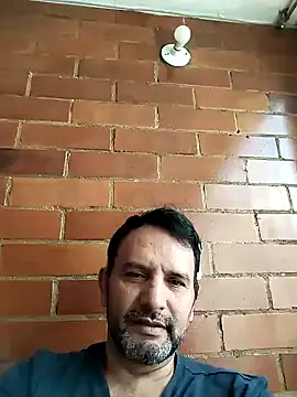 Snapshot of RogueTraveler chatting on January 2025 06:32:02 PM RogueTraveler online show from January 2025 06:32:02 PM