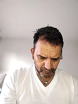 Snapshot of RogueTraveler chatting on February 2025 09:23:02 PM RogueTraveler online show from February 2025 09:23:02 PM