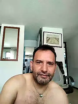 Snapshot of RogueTraveler chatting on February 2025 04:50:01 PM RogueTraveler online show from February 2025 04:50:01 PM