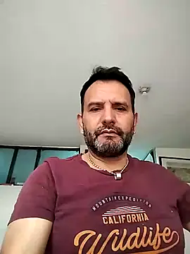 Snapshot of RogueTraveler chatting on February 2025 03:24:02 PM RogueTraveler online show from February 2025 03:24:02 PM