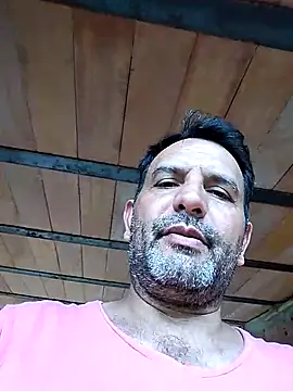 Snapshot of RogueTraveler chatting on February 2025 06:23:01 PM RogueTraveler online show from February 2025 06:23:01 PM