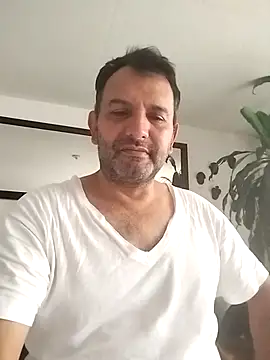 Snapshot of RogueTraveler chatting on February 2025 03:16:01 PM RogueTraveler online show from February 2025 03:16:01 PM