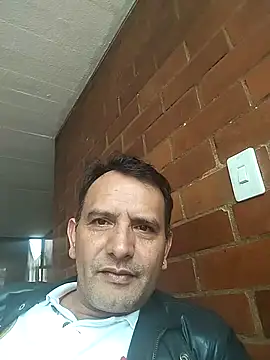 Snapshot of RogueTraveler chatting on March 2025 04:10:01 PM RogueTraveler online show from March 2025 04:10:01 PM