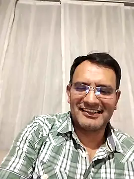 Snapshot of RogueTraveler chatting on March 2025 02:27:02 AM RogueTraveler online show from March 2025 02:27:02 AM