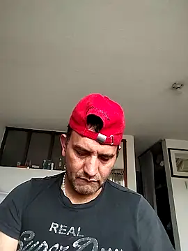 Snapshot of RogueTraveler chatting on March 2025 06:26:02 PM RogueTraveler online show from March 2025 06:26:02 PM