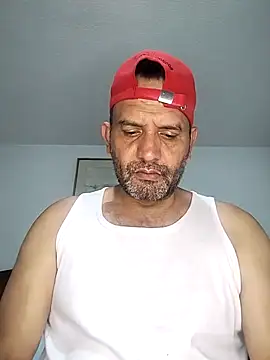 Snapshot of RogueTraveler chatting on September 2025 04:16:02 AM RogueTraveler online show from September 2025 04:16:02 AM