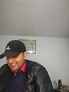 Snapshot of RogueTraveler chatting on October 2025 03:51:02 AM RogueTraveler online show from October 2025 03:51:02 AM