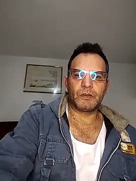 Snapshot of RogueTraveler chatting on October 2025 02:55:02 AM RogueTraveler online show from October 2025 02:55:02 AM