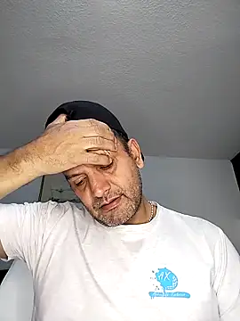 Snapshot of RogueTraveler chatting on October 2025 03:29:02 AM RogueTraveler online show from October 2025 03:29:02 AM