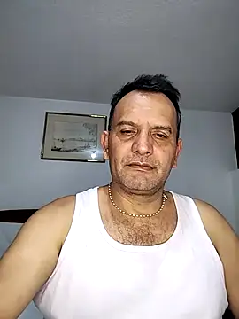 Snapshot of RogueTraveler chatting on November 2025 03:29:01 AM RogueTraveler online show from November 2025 03:29:01 AM