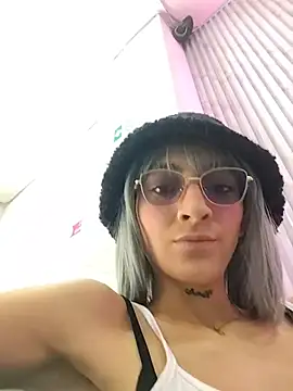 Dani pegin online show from October 2025 02:02:02 PM