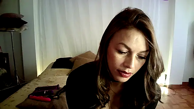 Snapshot of Hanna_Charming chatting on November 2025 05:35:02 PM Hanna Charming online show from November 2025 05:35:02 PM