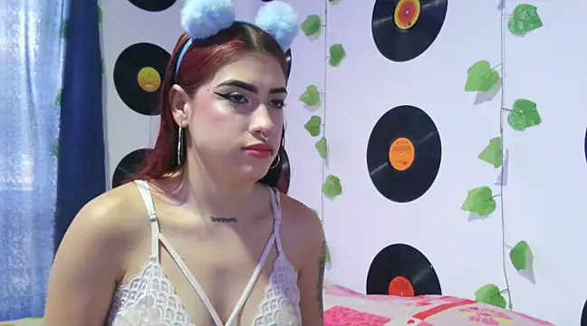Darlyhooper1- online show from February 2025 06:02:02 PM