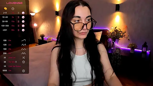 hannacheekss  online show from December 2024 10:17:02 AM