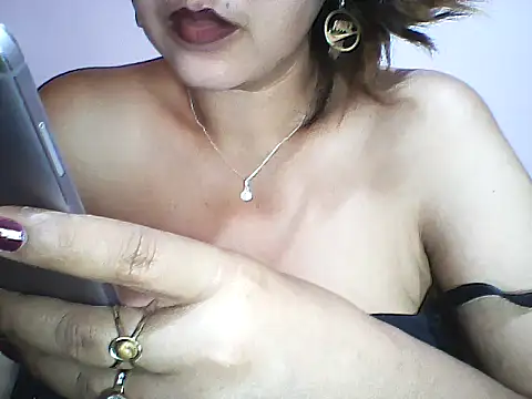 Snapshot of layanah12 chatting on January 2025 03:42:01 PM layanah12 online show from January 2025 03:42:01 PM