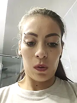 Snapshot of Tefannyy_ chatting on October 2025 06:05:02 PM Tefannyy online show from October 2025 06:05:02 PM