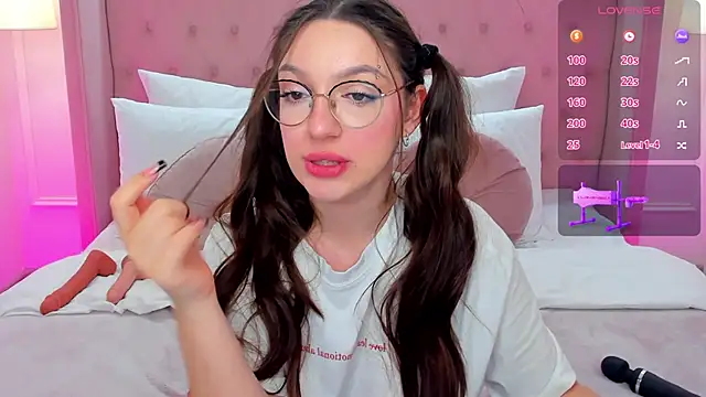 GiaCale online show from March 2025 11:56:02 PM