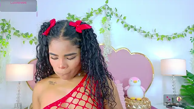 NahiaraReina online show from October 2025 01:56:02 PM