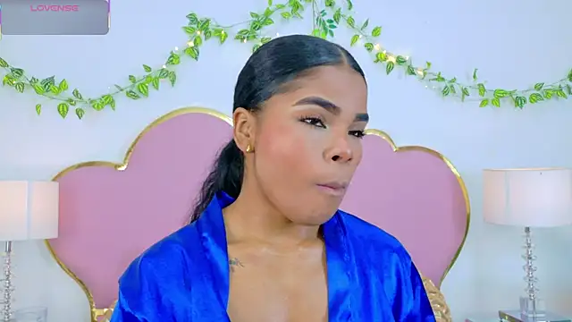 NahiaraReina online show from October 2025 12:52:02 PM