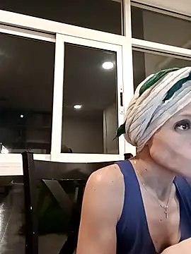 Snapshot of AnetteGoBa chatting on September 2025 06:59:02 AM AnetteGoBa online show from September 2025 06:59:02 AM