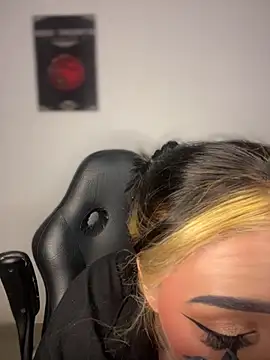 AnnikaMerliahh  online show from October 2025 04:13:02 AM